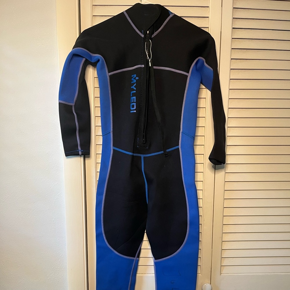 Myledi Full Neoprene Wetsuit Size Kids XL 14 with pirate shark logo